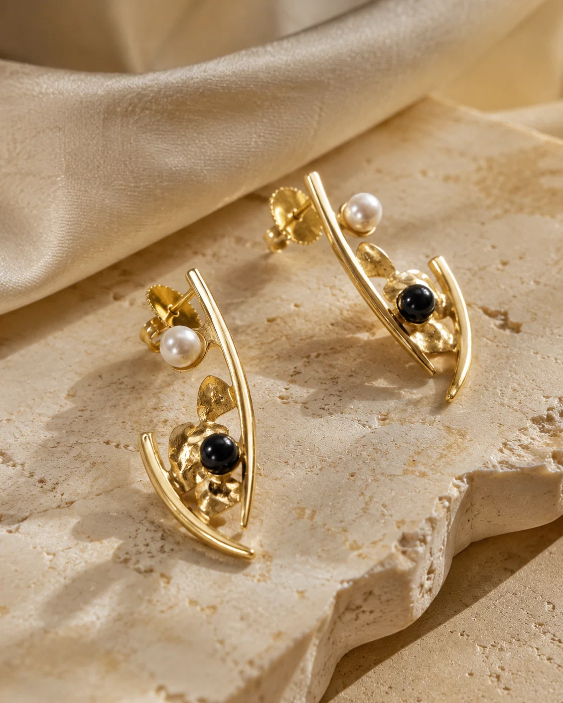 noir-pearl-arc-antitarnish-brass-earrings
