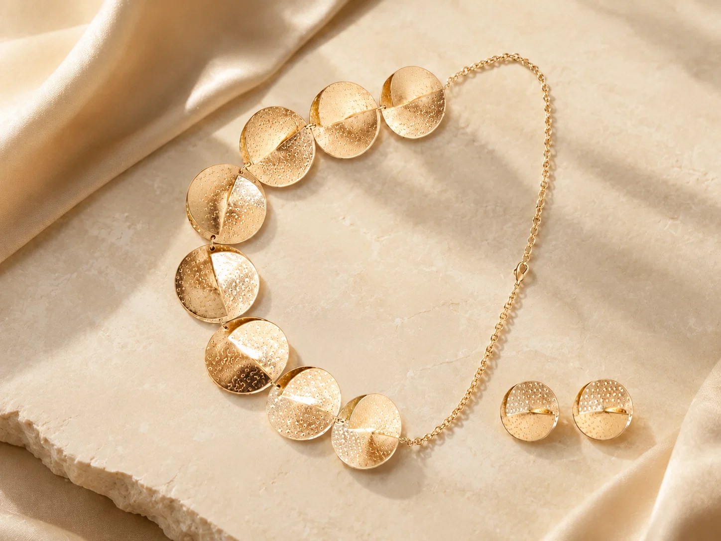 golden-solaris-disc-antitarnish-brass-necklace-set